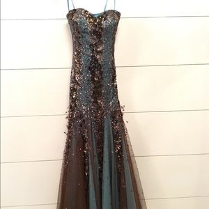 Alberto Makali Gown